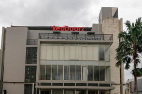 Отель RedDoorz Plus @ Kapuk Business Park  Джакарта